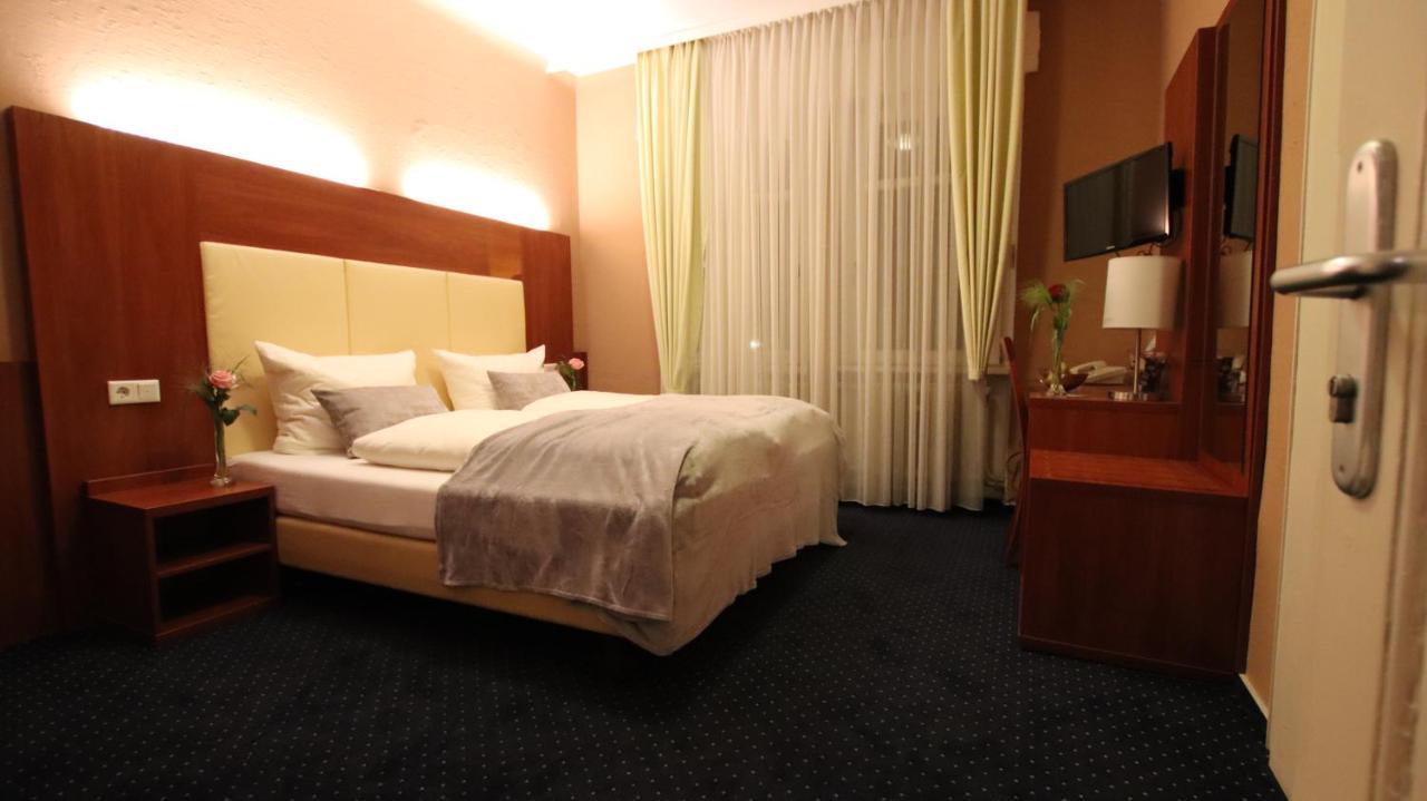 Hotel Wahlster Саарбрюккен Экстерьер фото